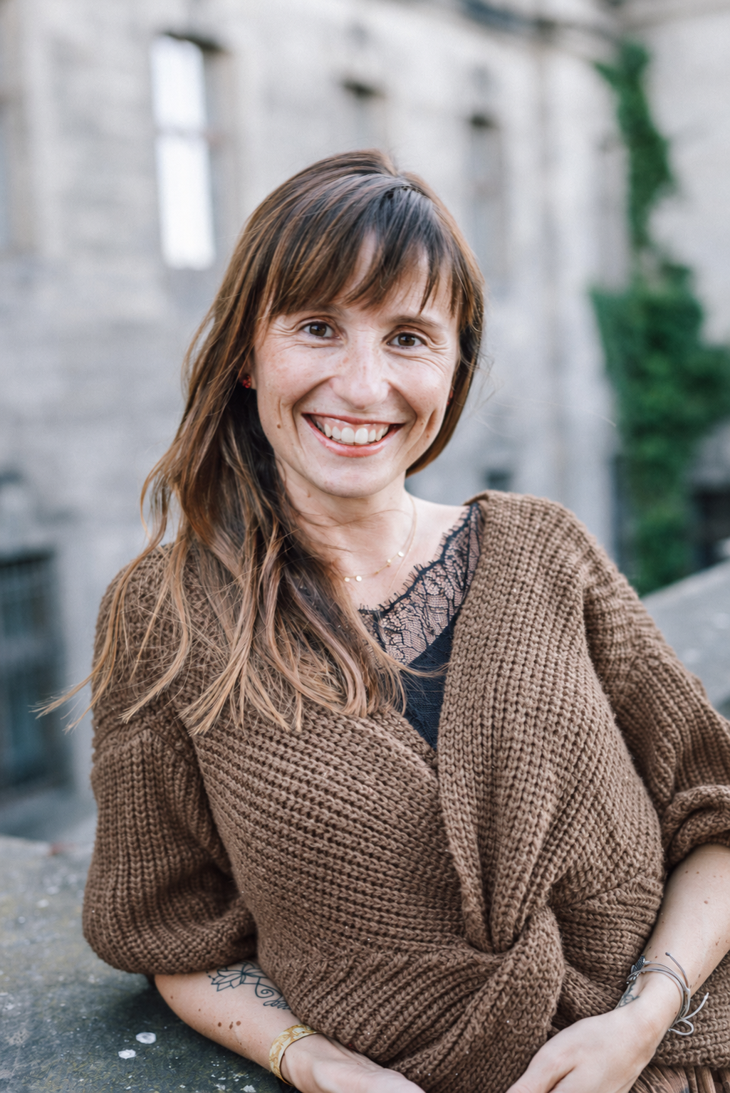 Denise Ulke lächelt offen in die Kamera